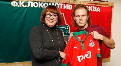 «Локомотив» заключил договор с фулбеком «Днепра» Денисовым