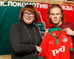 «Локомотив» заключил договор с фулбеком «Днепра» Денисовым